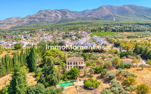 Wiederverkauf - Freistehende Villa -   Inländisch - Alhaurín el Grande Centro