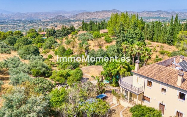 Wiederverkauf - Freistehende Villa -   Inländisch - Alhaurín el Grande Centro