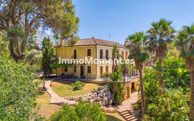 Wiederverkauf - Freistehende Villa -   Inländisch - Alhaurín el Grande Centro