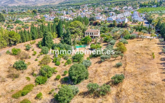 Wiederverkauf - Freistehende Villa -   Inländisch - Alhaurín el Grande Centro