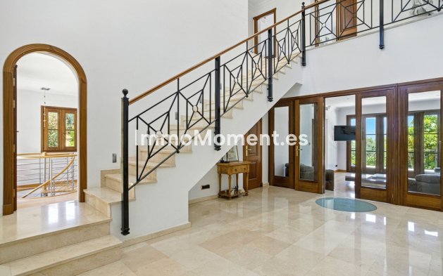 Wiederverkauf - Freistehende Villa -   Inländisch - Alhaurín el Grande Centro