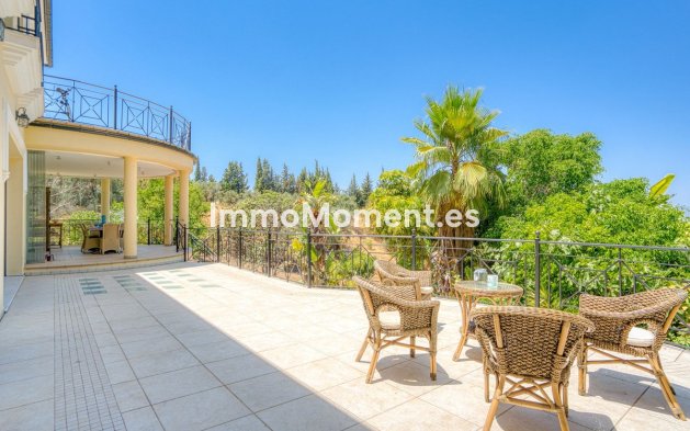 Wiederverkauf - Freistehende Villa -   Inländisch - Alhaurín el Grande Centro