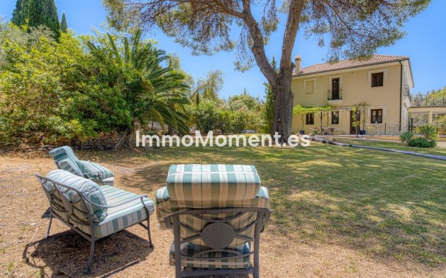 Wiederverkauf - Freistehende Villa -   Inländisch - Alhaurín el Grande Centro