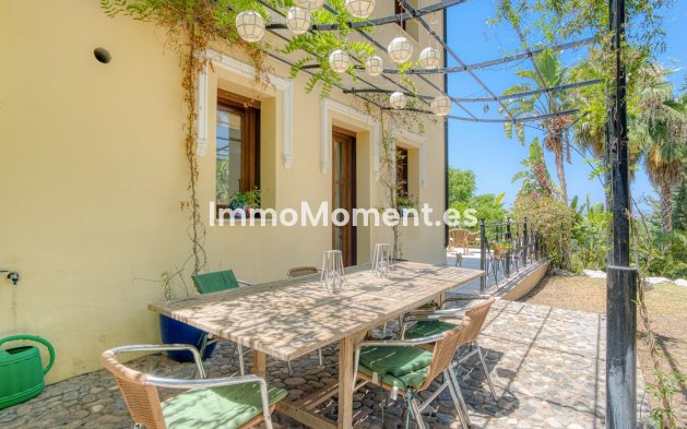 Wiederverkauf - Freistehende Villa -   Inländisch - Alhaurín el Grande Centro