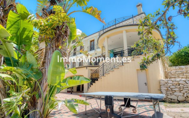 Wiederverkauf - Freistehende Villa -   Inländisch - Alhaurín el Grande Centro