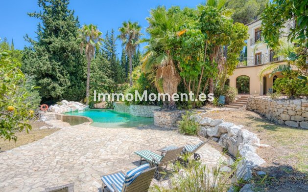 Wiederverkauf - Freistehende Villa -   Inländisch - Alhaurín el Grande Centro