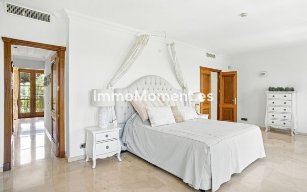 Wiederverkauf - Freistehende Villa -   Inländisch - Alhaurín el Grande Centro