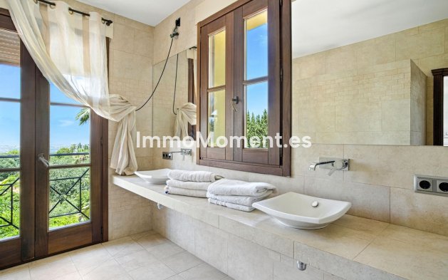 Wiederverkauf - Freistehende Villa -   Inländisch - Alhaurín el Grande Centro
