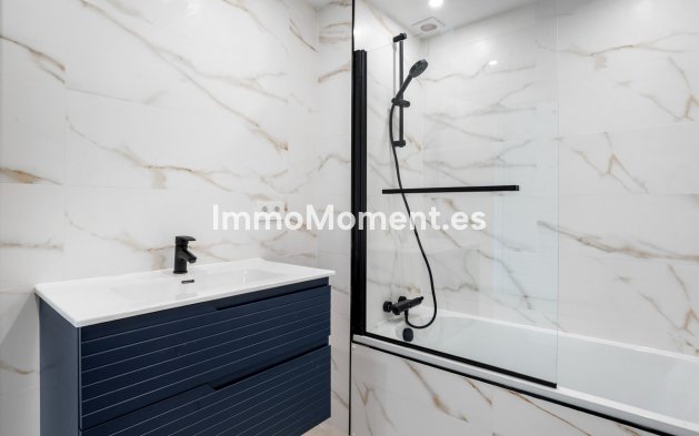 Resale - Apartment - Marbella - Nueva Andalucía