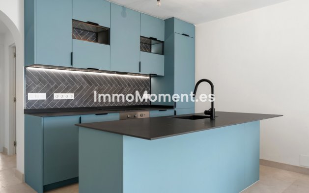 Resale - Apartment - Marbella - Nueva Andalucía