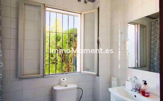 Wiederverkauf - Freistehende Villa - Estepona  - Atalaya