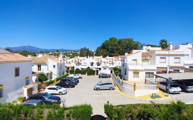 Wiederverkauf - Freistehende Villa - Estepona  - Atalaya