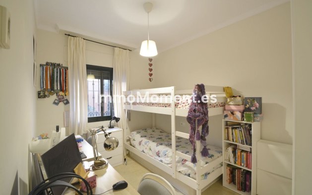 Resale - Apartment - Marbella - Elviria