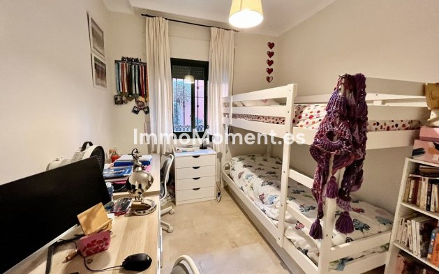 Resale - Apartment - Marbella - Elviria