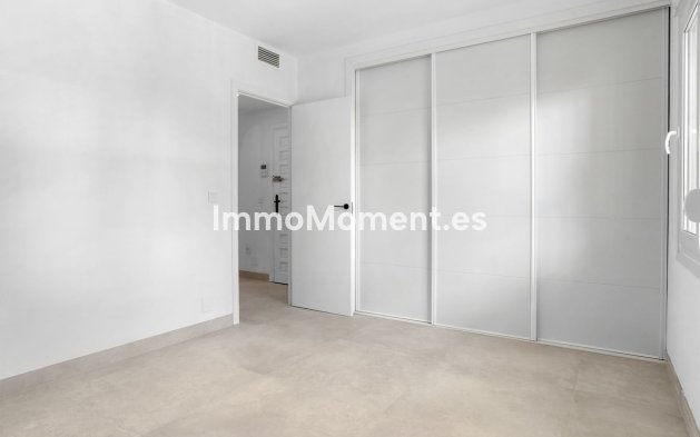 Resale - Apartment - Marbella - Nueva Andalucía