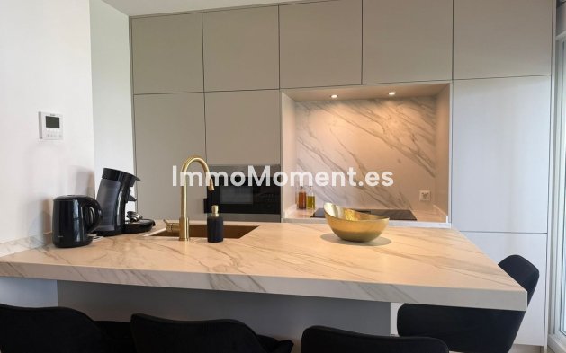 Resale - Apartment - Marbella - Nueva Andalucía