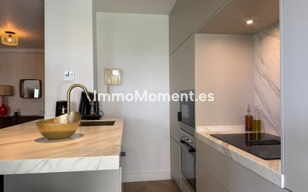 Resale - Apartment - Marbella - Nueva Andalucía
