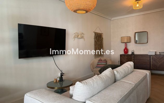 Resale - Apartment - Marbella - Nueva Andalucía