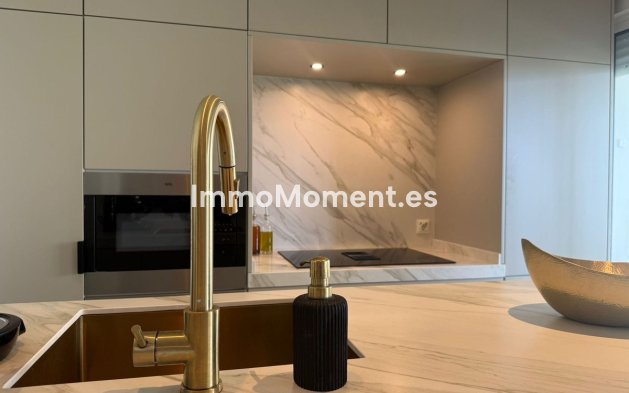 Resale - Apartment - Marbella - Nueva Andalucía