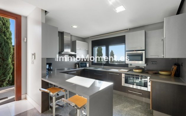 Resale - Detached villa - Marbella - Altos de los Monteros