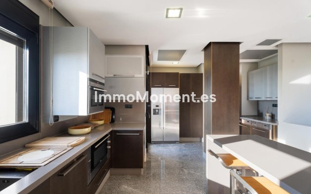 Resale - Detached villa - Marbella - Altos de los Monteros