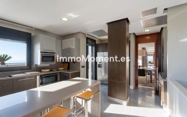 Resale - Detached villa - Marbella - Altos de los Monteros