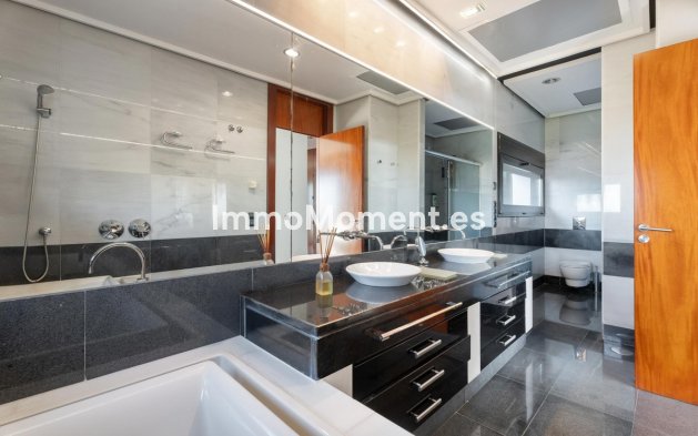 Resale - Detached villa - Marbella - Altos de los Monteros