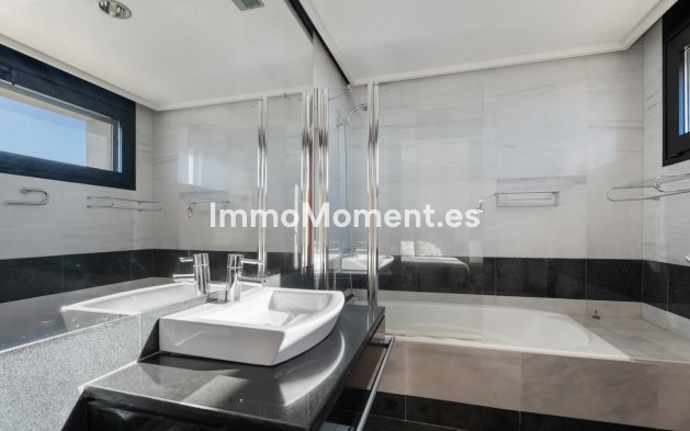 Resale - Detached villa - Marbella - Altos de los Monteros