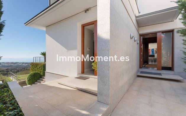 Resale - Detached villa - Marbella - Altos de los Monteros