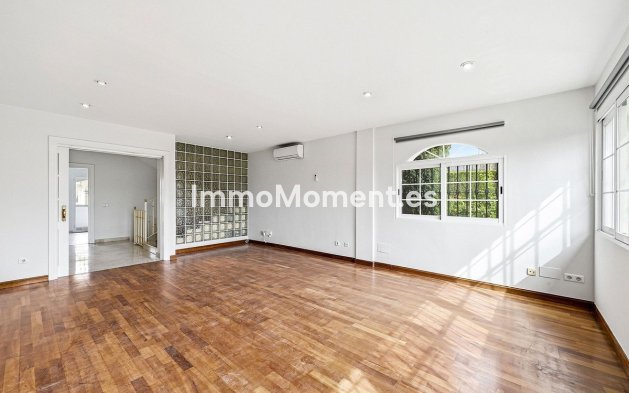 Resale - Townhouse - Marbella - Nueva Andalucía