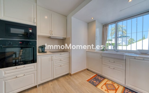 Resale - Apartment - Marbella - Nueva Andalucía