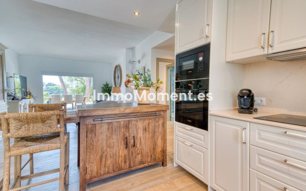 Resale - Apartment - Marbella - Nueva Andalucía