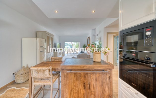 Resale - Apartment - Marbella - Nueva Andalucía