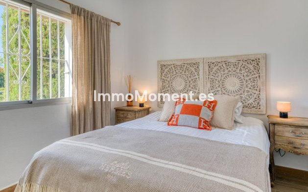 Resale - Apartment - Marbella - Nueva Andalucía