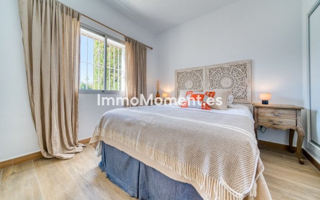 Resale - Apartment - Marbella - Nueva Andalucía