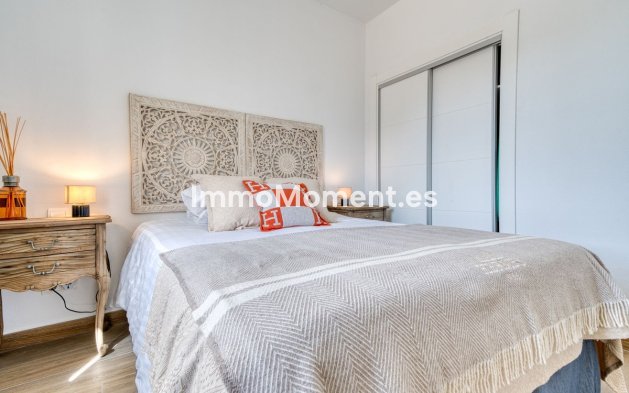 Resale - Apartment - Marbella - Nueva Andalucía