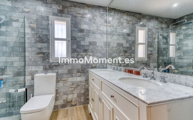 Resale - Apartment - Marbella - Nueva Andalucía