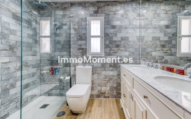 Resale - Apartment - Marbella - Nueva Andalucía