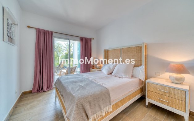 Resale - Apartment - Marbella - Nueva Andalucía