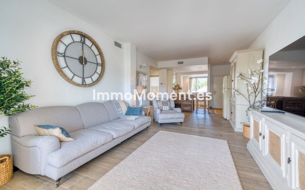 Resale - Apartment - Marbella - Nueva Andalucía