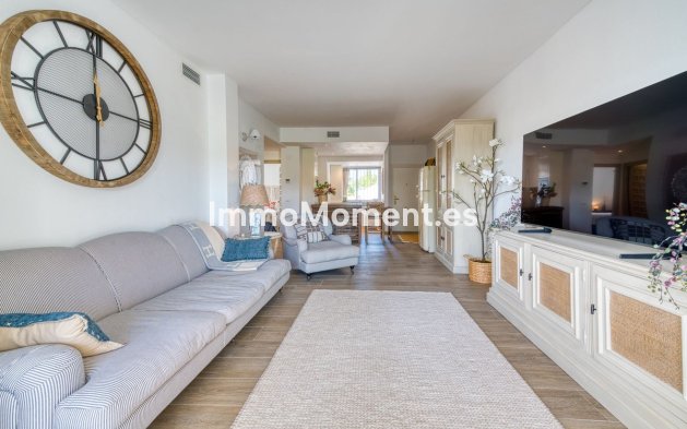 Resale - Apartment - Marbella - Nueva Andalucía