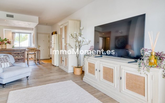 Resale - Apartment - Marbella - Nueva Andalucía