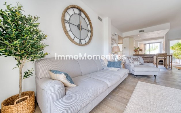 Resale - Apartment - Marbella - Nueva Andalucía