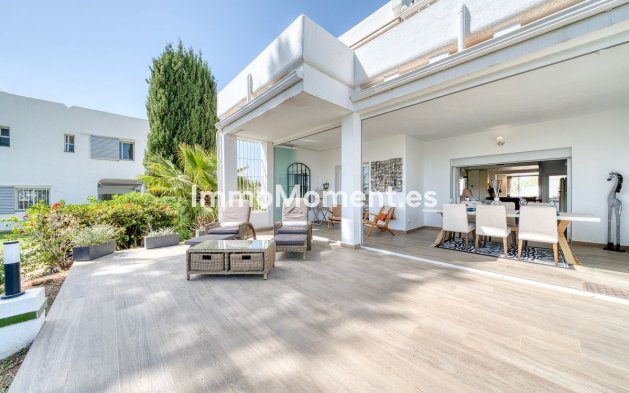 Resale - Apartment - Marbella - Nueva Andalucía