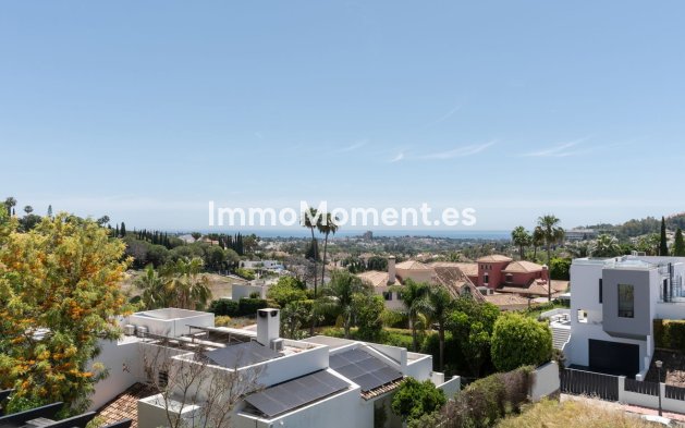Resale - Apartment - Marbella - Nueva Andalucía