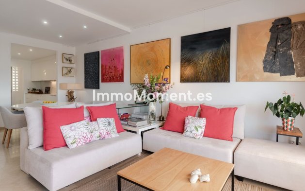 Resale - Apartment - Marbella - Nueva Andalucía