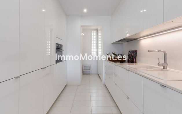 Resale - Apartment - Marbella - Nueva Andalucía