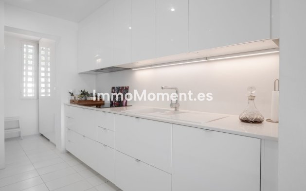 Resale - Apartment - Marbella - Nueva Andalucía