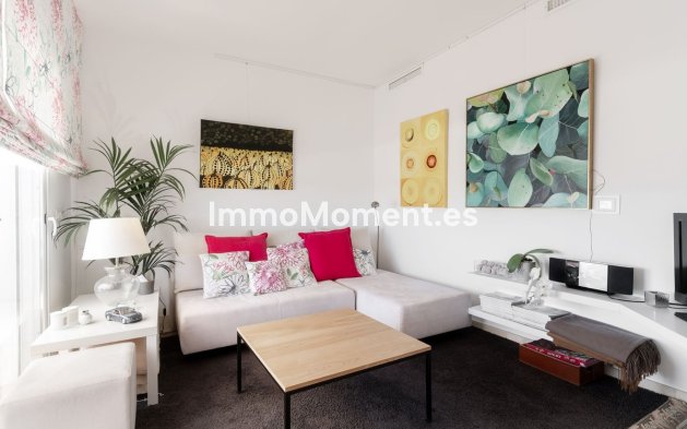 Resale - Apartment - Marbella - Nueva Andalucía