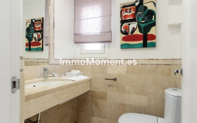 Resale - Apartment - Marbella - Nueva Andalucía